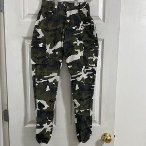 Camouflage Cargo Stretch Pants with Pockets